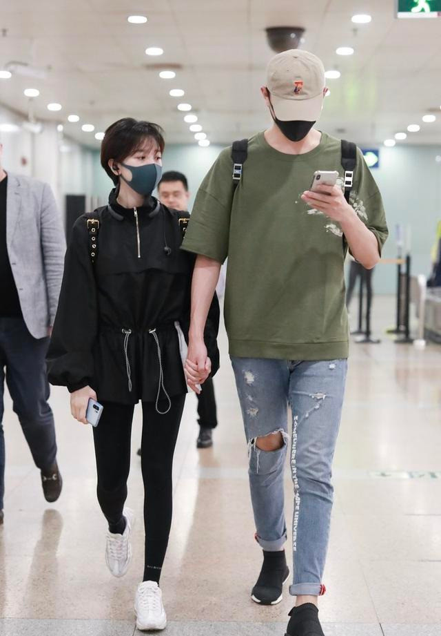 陈小纭于小彤同框,简约装扮暴露"腿精"身份,最萌身高差好有爱_腾讯