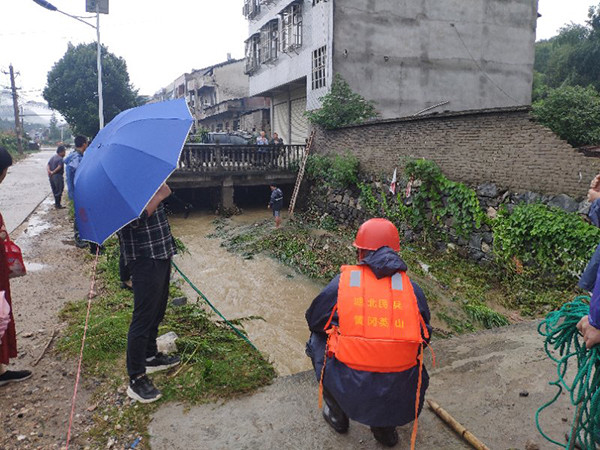 【大楚网】 湖北一村支书巡查河堤被洪水冲走失联48小时 当地扩大搜救范围大楚网,湖北,村支书,巡查,河堤