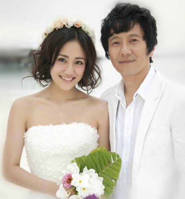 音乐上的铁硬汉,在面对相处十年的老婆刘芸遭网友的谩骂时,毅然决然地