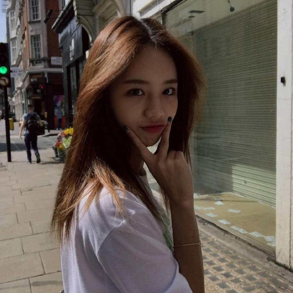 请回答19885年后重聚宝拉染黄发穿短裤两条筷子腿最出众