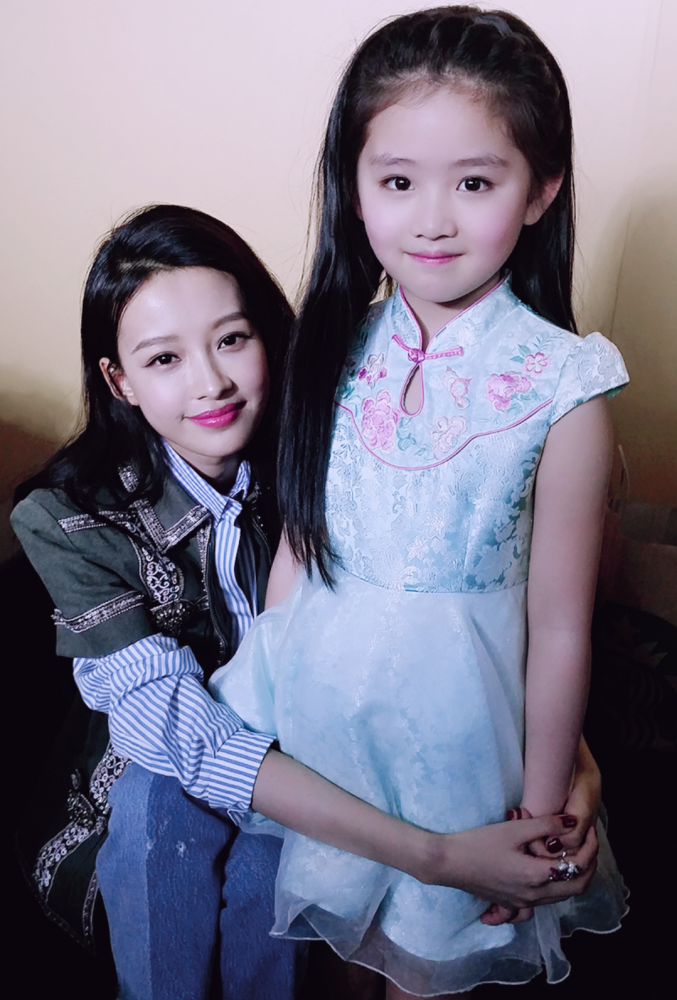 记得孙怡女儿乐童吗如今把长裤穿成七分裤大秀1米2长腿