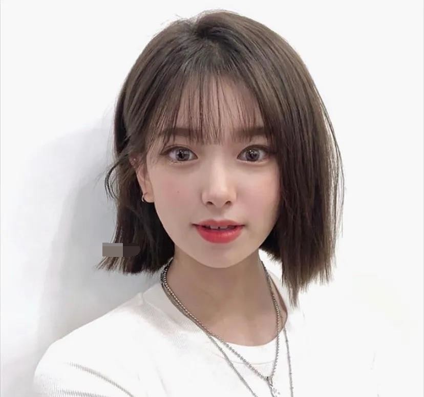 空气刘海一直流行至今,空气刘海搭配短发就是减龄神器,特点是轻薄