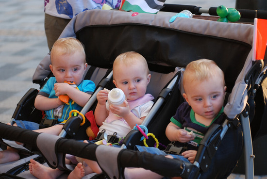 世界首例七胞胎吃42瓶奶用52个尿布如今23岁各个出众让人羡慕