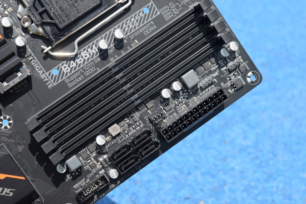 10600k搭配技嘉b460m aorus pro 主板性能表现如何