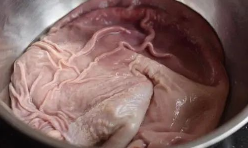 洗猪肚时,有人用淀粉,有人用盐,大错特错!这么洗才正确!_腾讯新闻