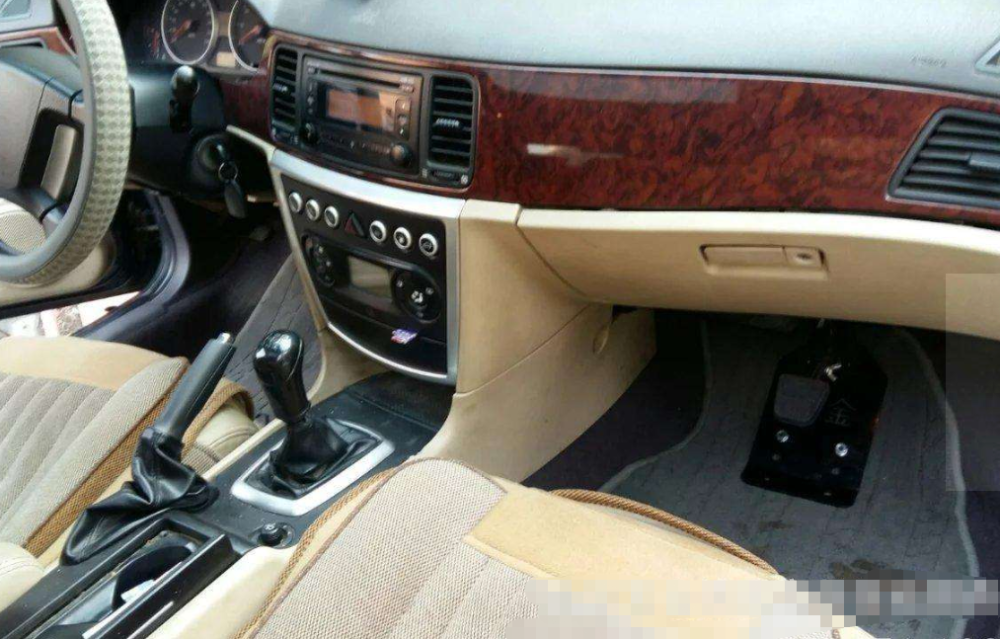 教练车那么安全,为什么私家车不在副驾驶安装刹车?原因很简单