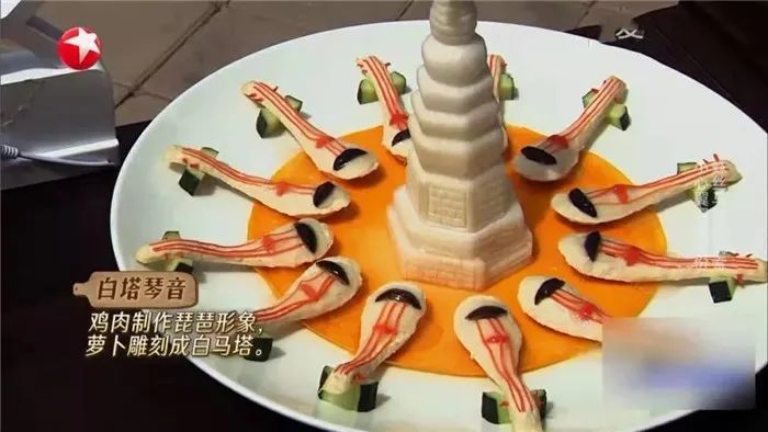 敦煌八景宴把敦煌美景和餐饮文化糅合到一起,以优美的传说故事,古老的