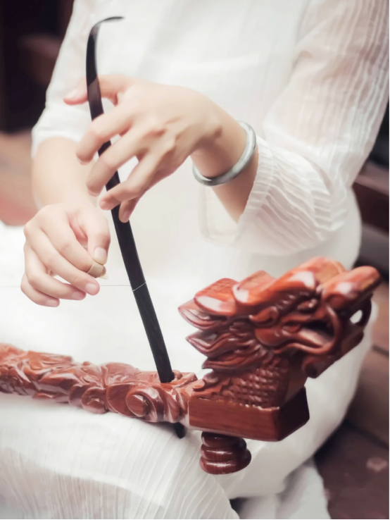 独弦琴中越琴缘一弦牵