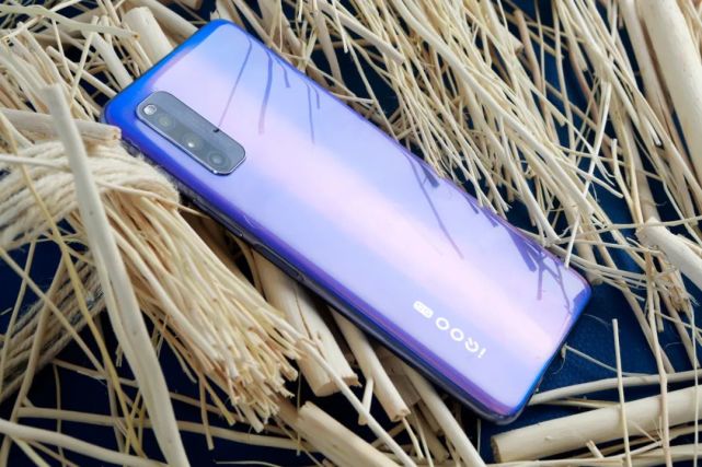 图赏iqooz1幻彩流星