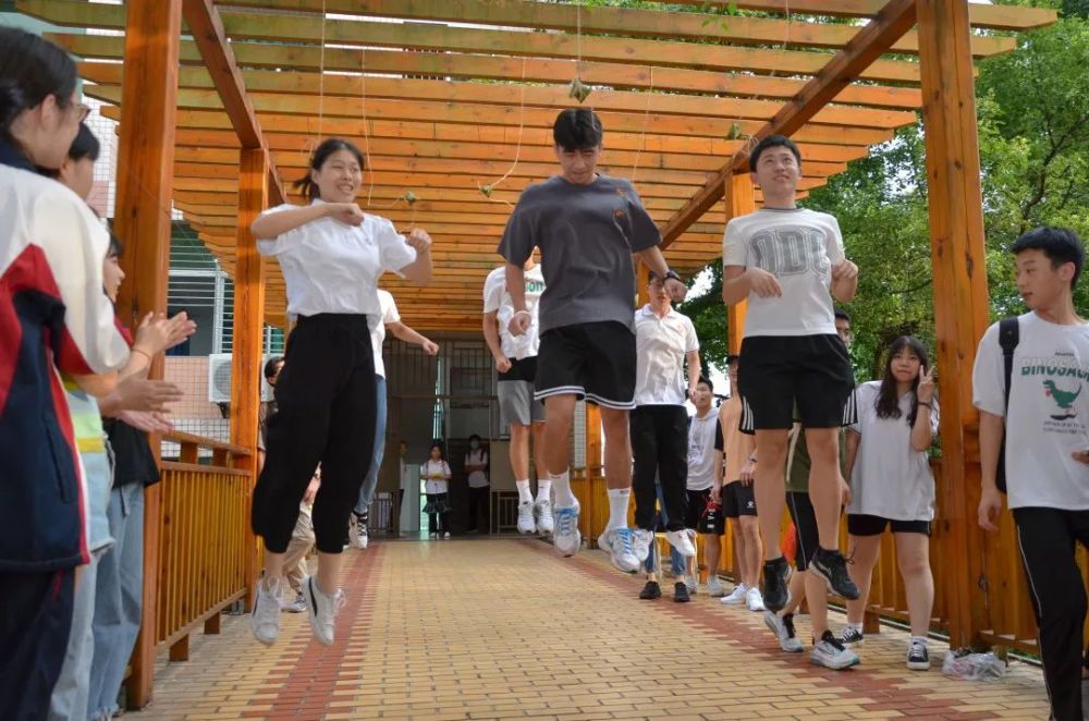 包粽子,摆地摊…南平市高级中学高三学子这样缓解考前压力