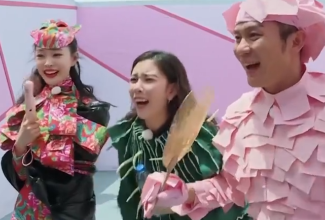 跑男成员们奇葩造型走秀服饰代表人生含义你们真的看懂了吗