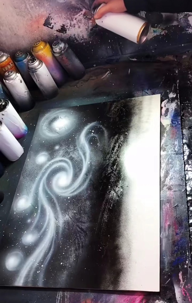 男生用喷漆画画开始感觉太简单最后你手是什么做的