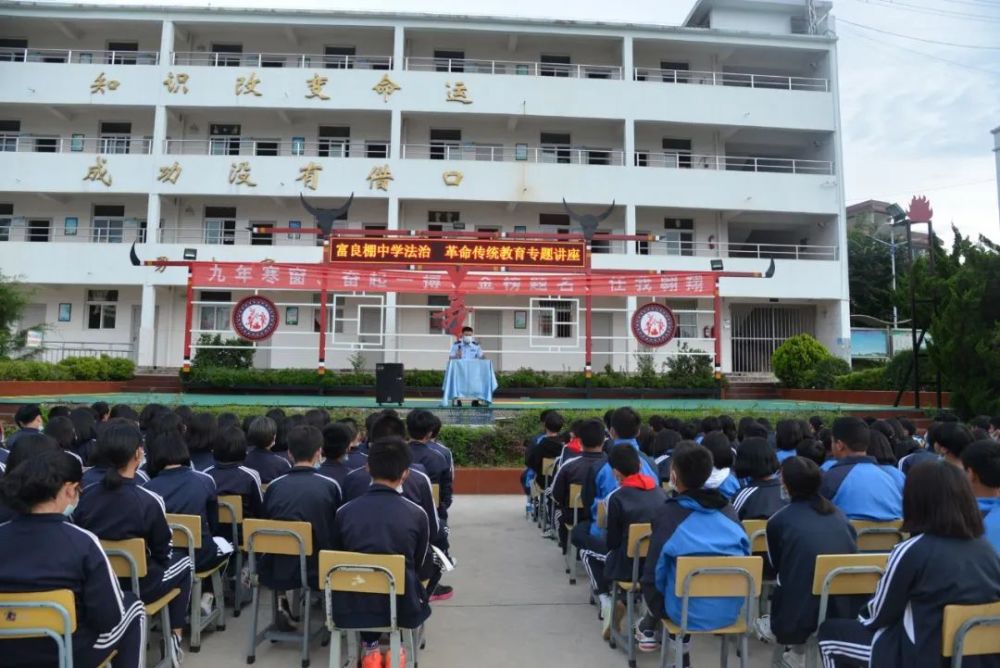 安全生产月:峨山警方法制宣传"进校园,进企业"