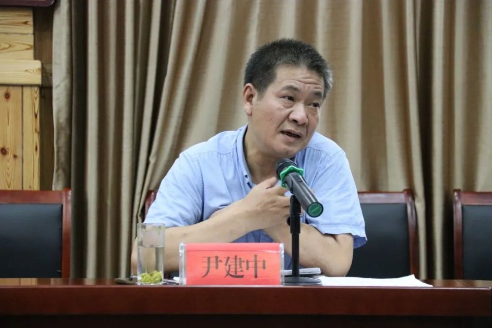 尹建中赴我县部分乡镇督察乡村振兴特色战