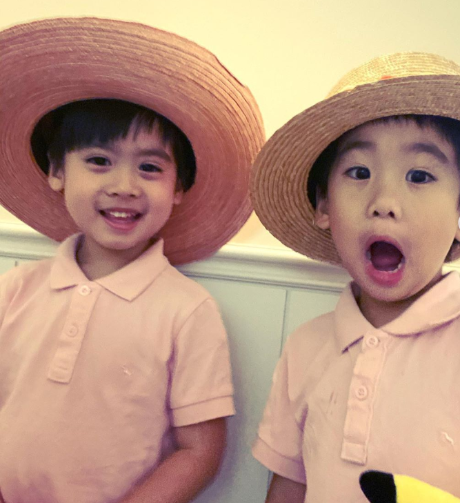 6月23日晚间,林志颖妻子陈若仪晒出双胞胎儿子jenson与kyson的近照