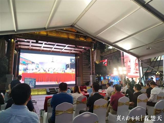 多家商超摆摊赶集推优惠，武昌瞄准本土老字号点燃夜经济(图4)