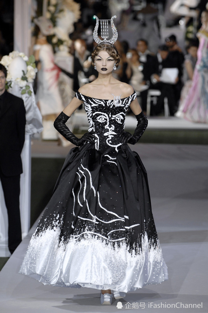 致敬经典,定义奢华;dior在凡尔赛宫创造的顶级名媛舞会,美到极致