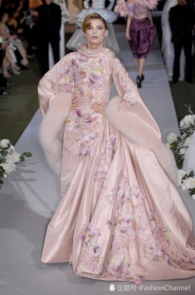 致敬经典,定义奢华;dior在凡尔赛宫创造的顶级名媛舞会,美到极致