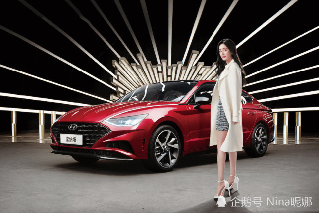 杨幂这身材太适合当车代言人,穿包臀裙遮不住"沙漏身材",这打扮看服了