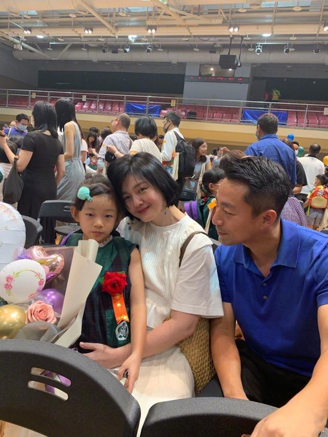 汪小菲|汪小菲晒16年与大s旧照秀恩爱，感慨自己长皱纹，但老婆一直都很美