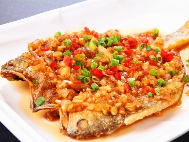 蒜蓉黄花鱼,红烧黄花鱼,入口醇香,鱼肉嫩滑,味道鲜美