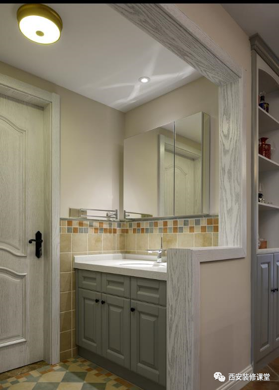 墙视觉通透,半截墙瓷砖铺贴,木质哑口套收口即可▲半截墙配合玻璃隔断