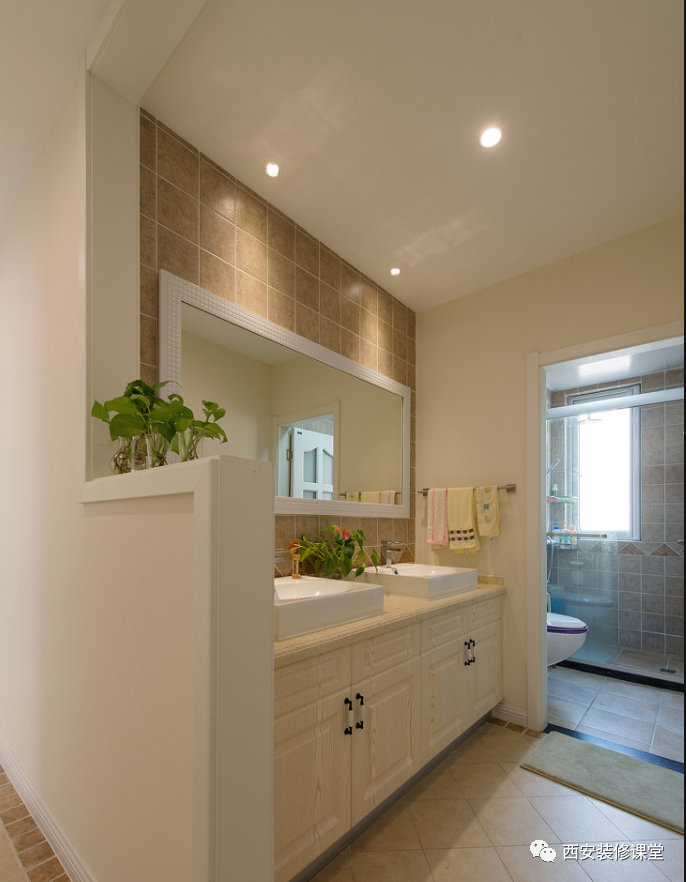 双人位浴柜定制,半截墙哑口套收口,整体空间更开阔大气▲干区半截墙