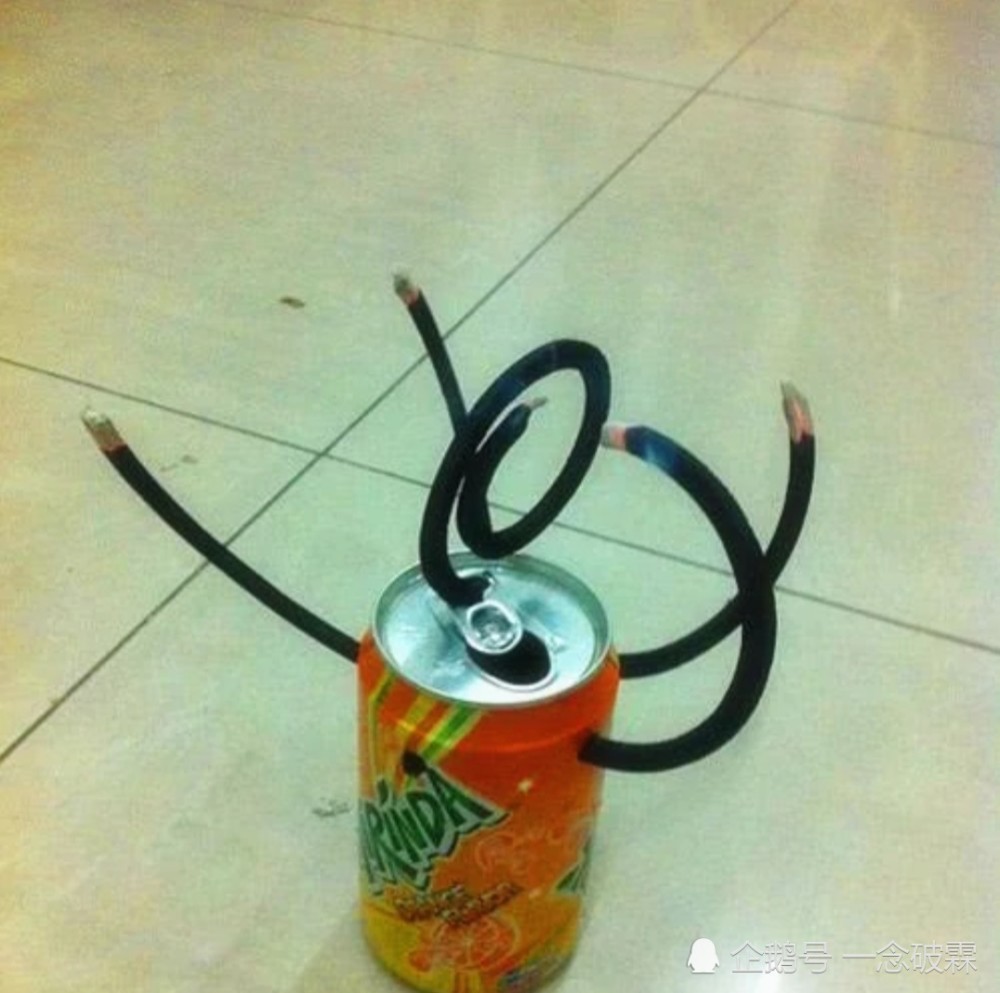 搞笑图集:人家都是送花和饰品什么的,你送一包辣椒是什么意思呢?