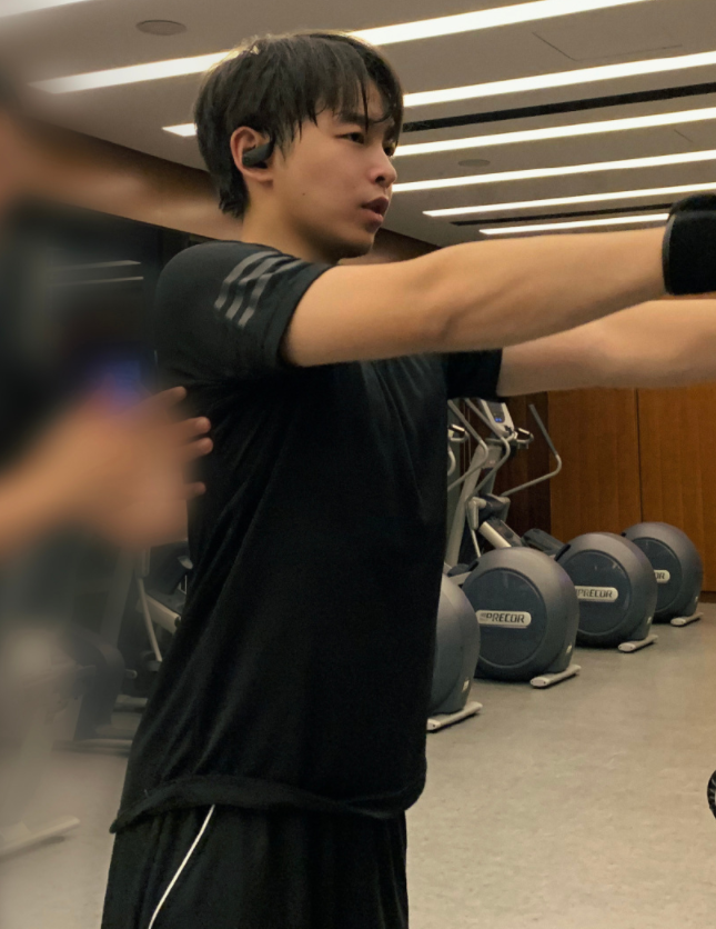 彭昱畅"健身照"被疯传!看清他素颜的真实状态后,瞬间心动了_腾讯新闻