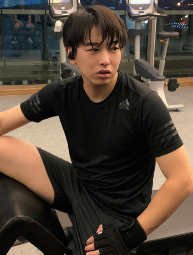 彭昱畅"健身照"被疯传!看清他素颜的真实状态后,瞬间心动了|彭昱畅|素