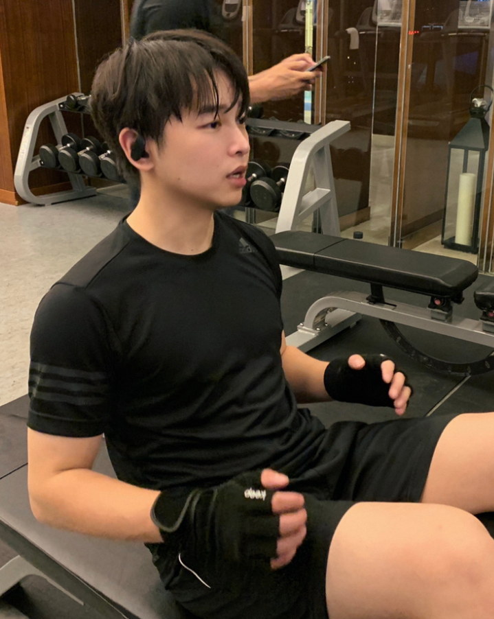 彭昱畅健身照被疯传看清他素颜的真实状态后瞬间心动了