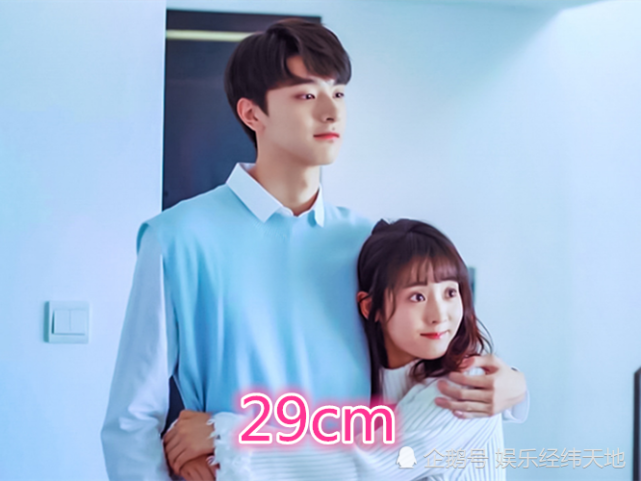 有种甜蜜叫最萌身高差,鞠婧祎热巴没啥,看到他俩:最佳组合!