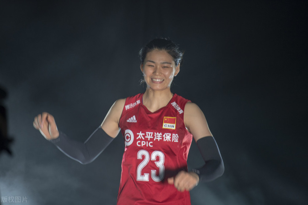 中国女排接应新星人数众多,目前为何接不了曾春蕾的班?