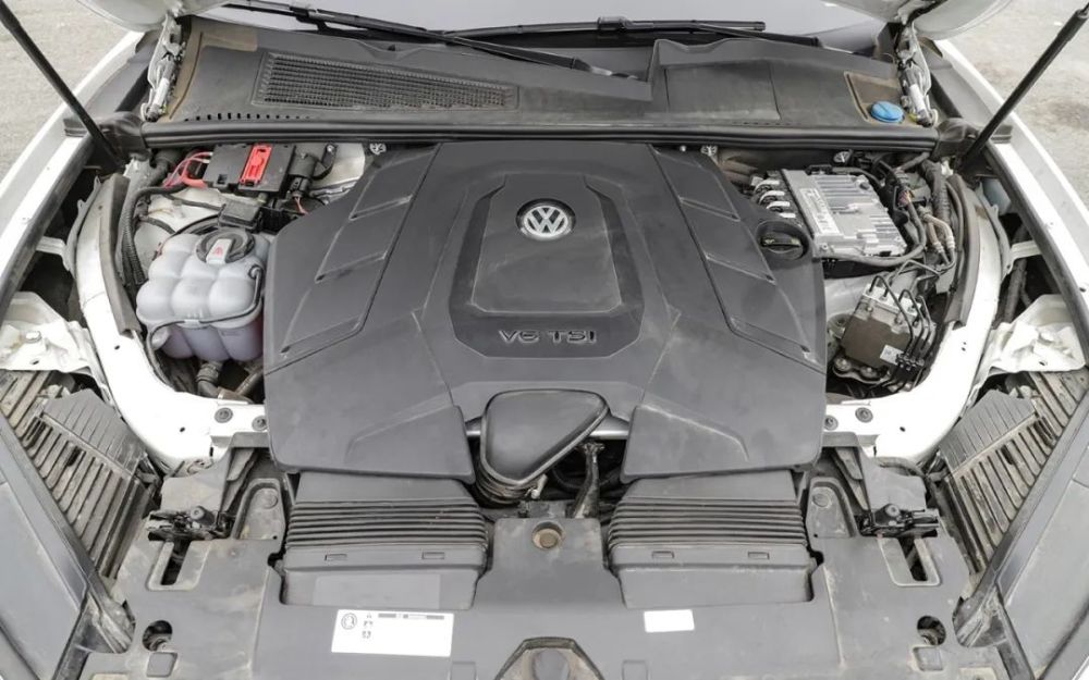 0t版本的途锐搭载了大众旗下代号ea839的发动机,匹配8at变速箱,最大