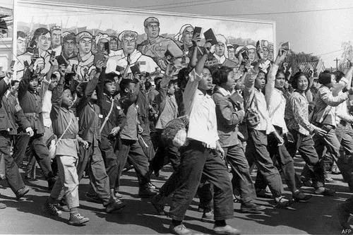 "十年动乱"里,上海音乐学院钢琴系的方哥毕业了,被