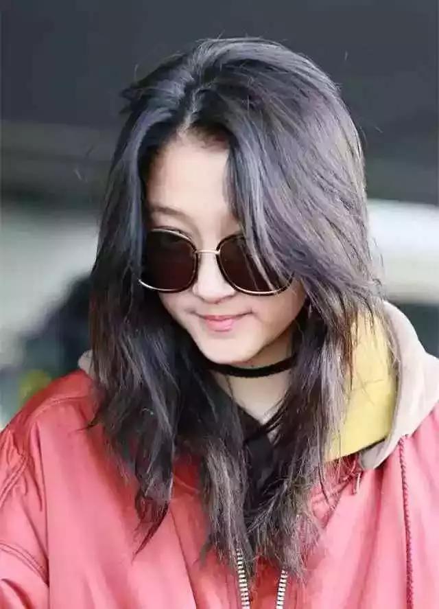 脖子短还敢戴"狗链",林允踩雷,关晓彤和热巴一比就垮了!_腾讯新闻