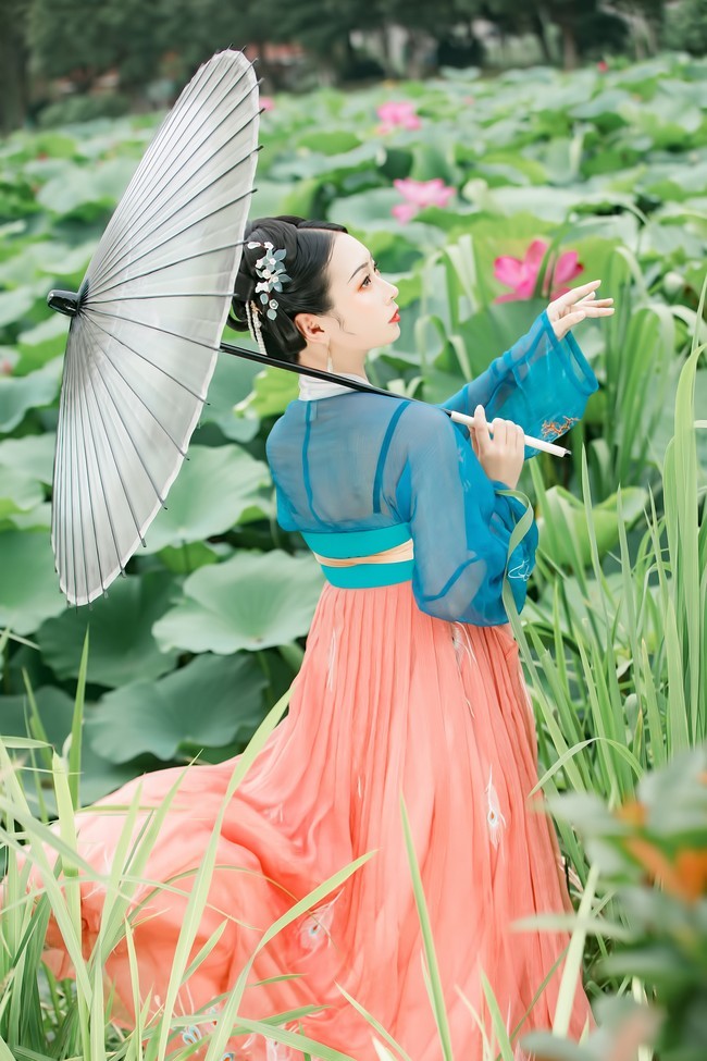 古装摄影 汉服cosplay正片,风吹荷花,开出盛夏