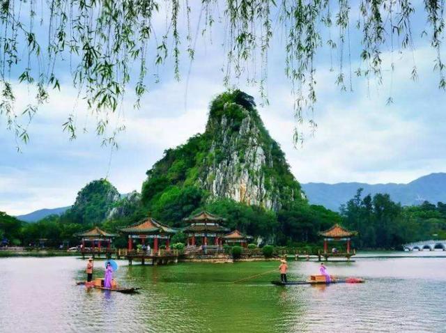 肇庆市位于广东省中西部,是远古岭南土著文化的发祥地之一,也是"广佛