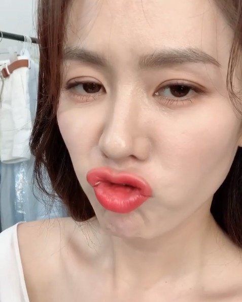 孙艺珍ig大翻白眼超调皮!自拍没偶包,爱做鬼脸&不怕脸大,女神有颜任性