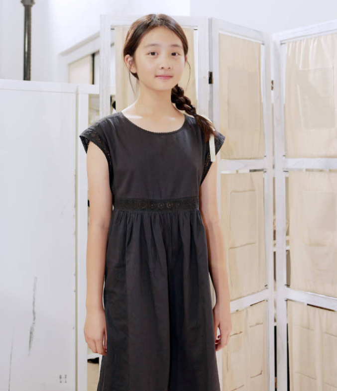 有种"早熟"叫黄磊女儿,14岁穿无痕衣,爸妈也不管管她?