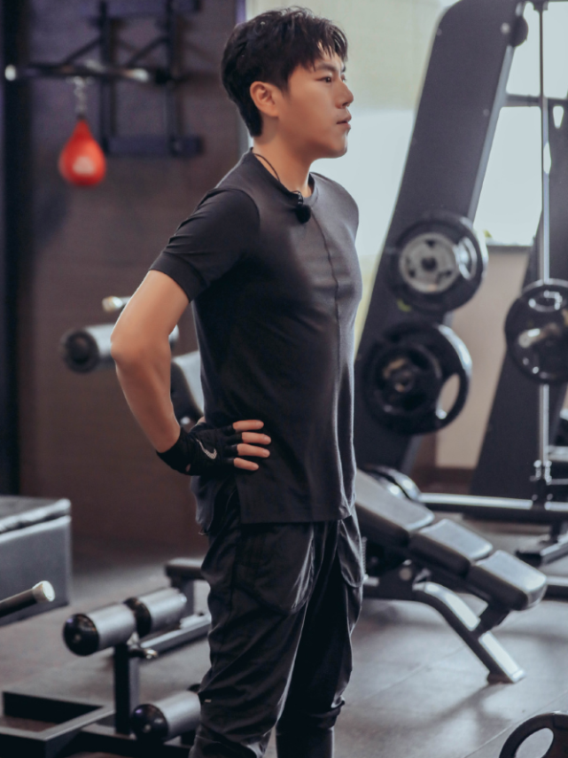 靠隐秘的角落翻红41岁秦昊成功逆袭终不再只是伊能静老公