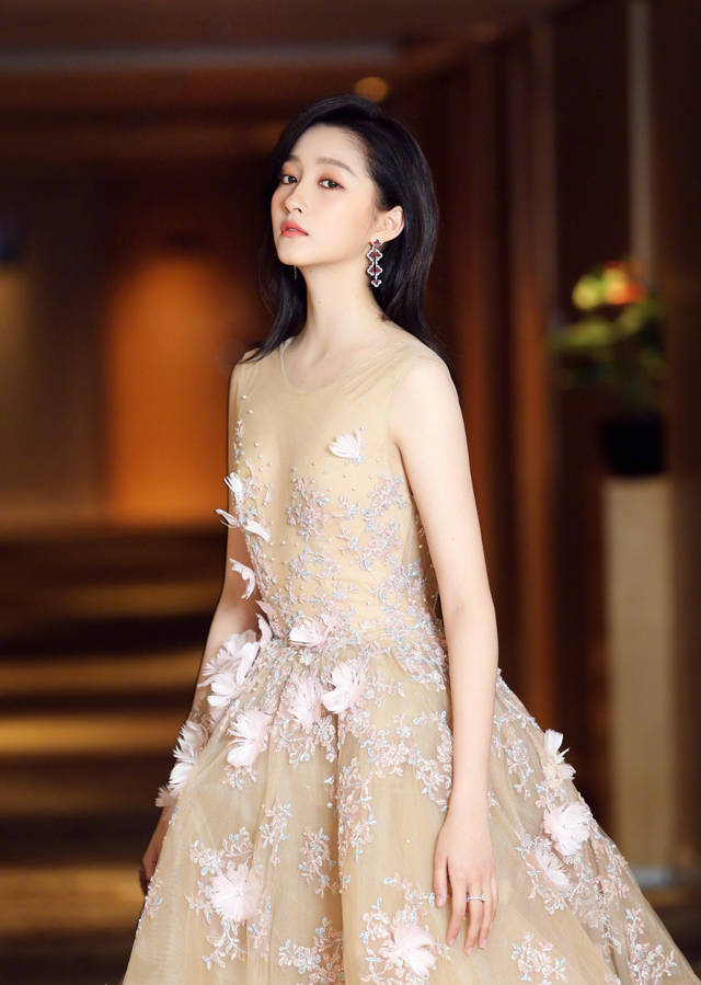关晓彤生图曝光,看到照片后,网友:大写的佩服