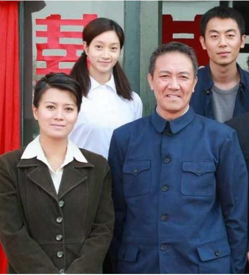 李幼斌与24年原配离婚,为何娶3婚史兰芽,看看岳父是谁就明白