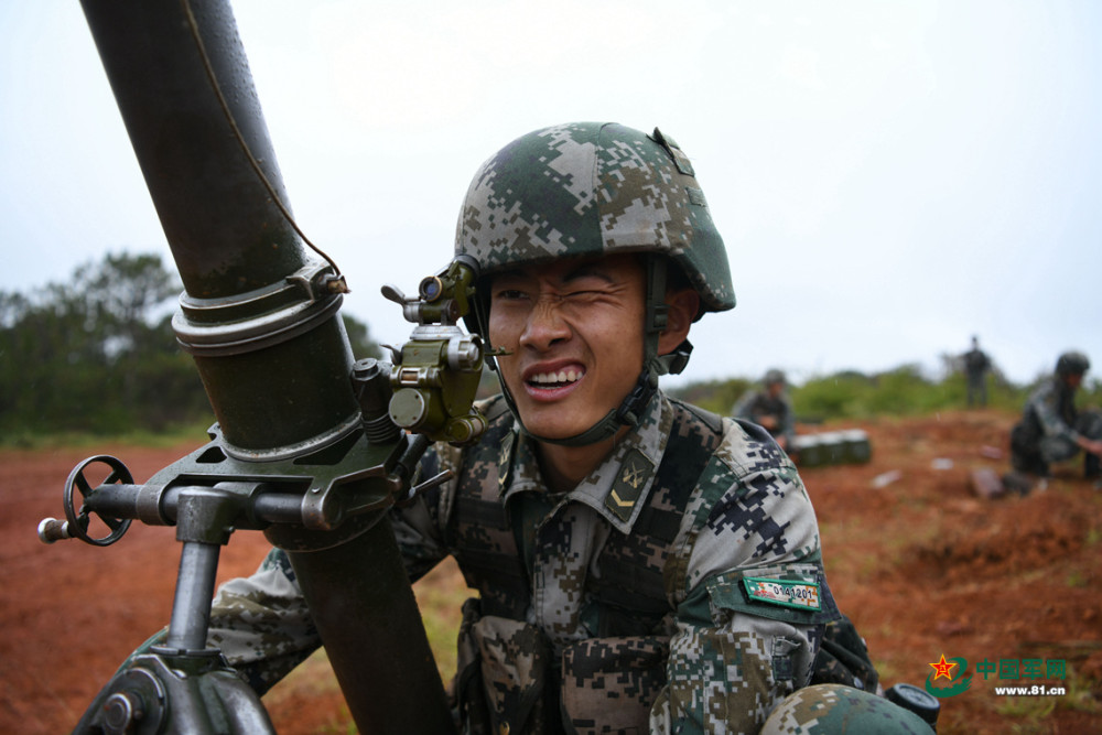 出击!迫击炮实弹射击显威演训场