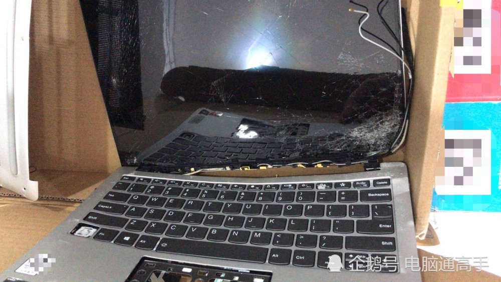这台笔记本电脑被摔的严重变形了,目测abcd壳和屏幕及触摸板已经坏了