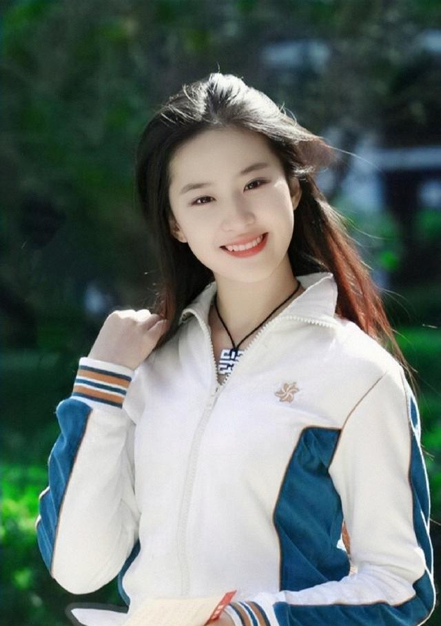 "清纯脸"其实是最有心机的?这5个特征,让直男毫无防备的中招