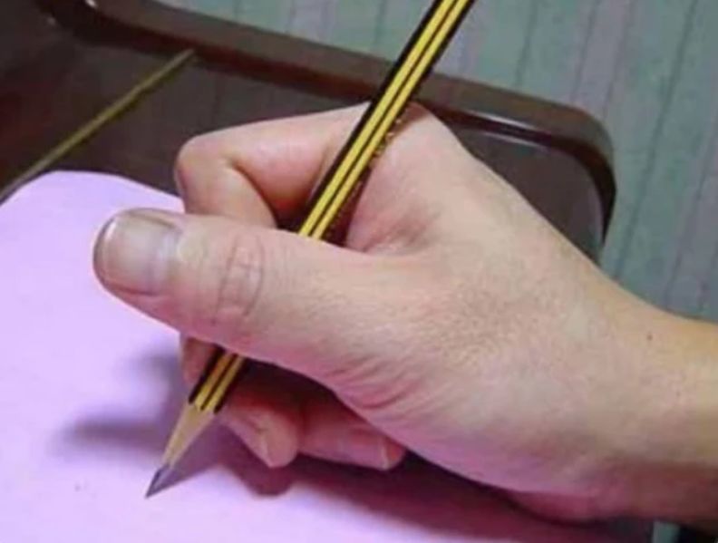 测试:你拿笔的姿势是哪一种?测你在班里是学霸还是学渣?