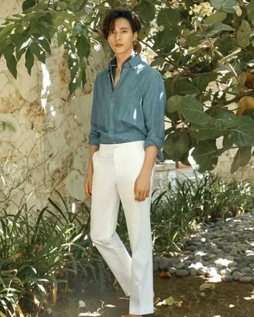 元彬不愧是"韩国第一美男",42岁穿休闲装太帅气,小鲜肉汗颜了