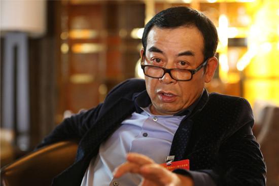 左宗申于1952年出生于重庆,小时候家里生活条件不好,为了养家糊口,他