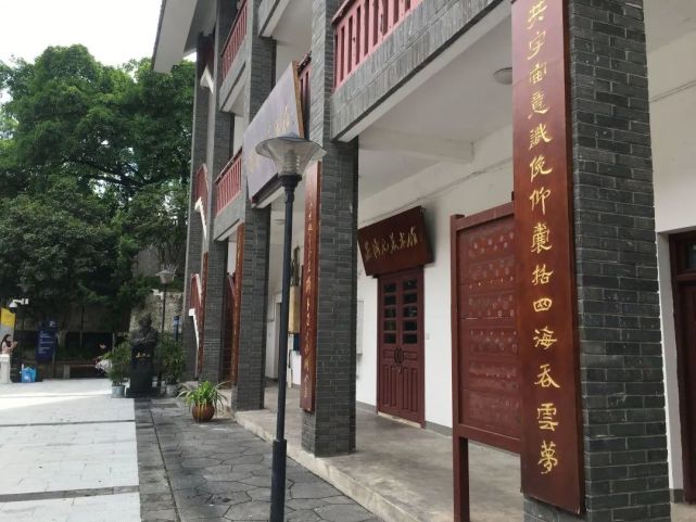 目前,建筑的a栋是晏济元美术馆,面向公众免费开放,里面藏有多件晏济元